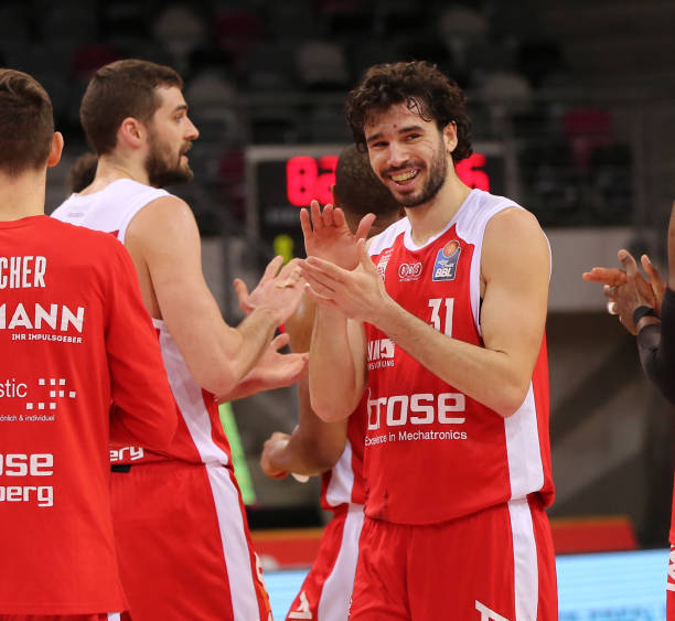 两端持续高 两端持续高